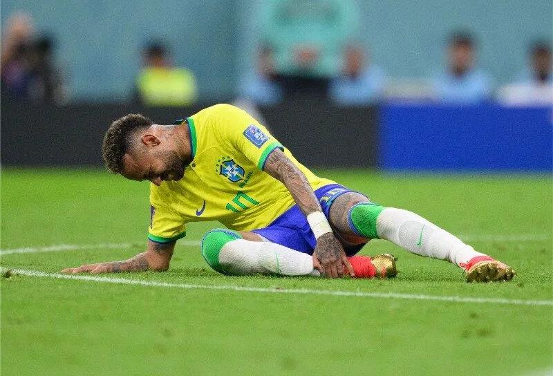 Neymar gặp chấn thương nghiêm trọng