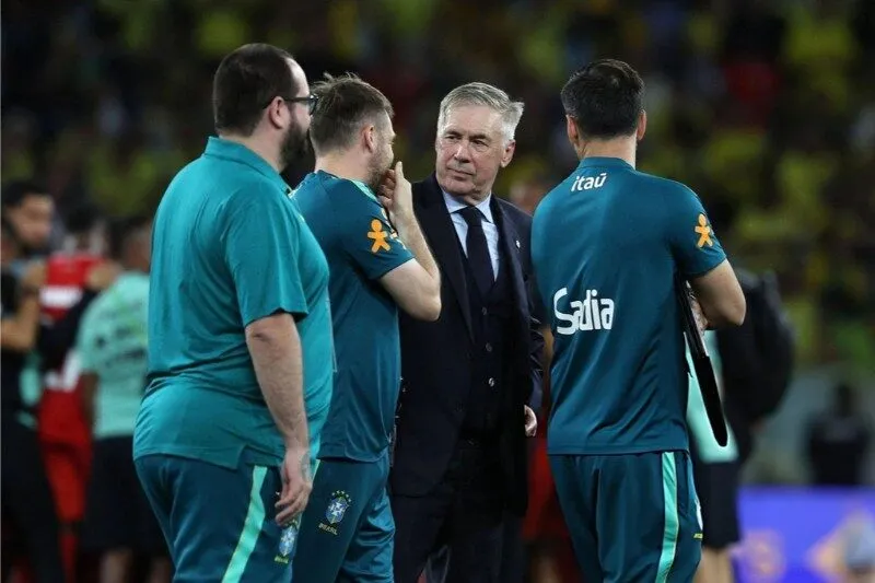 HLV Carlo Ancelotti cảnh báo học trò
